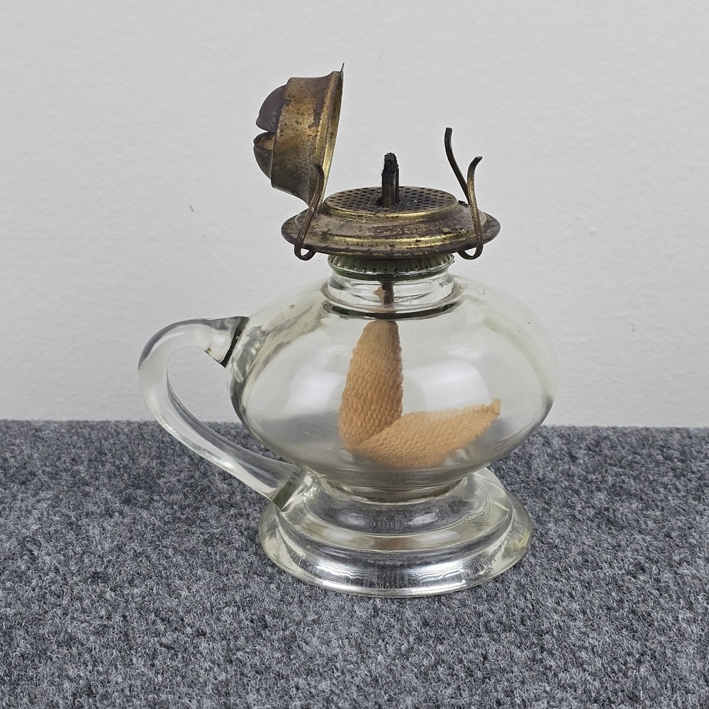 Vintage P&A Thomaston CT Oil Lamp Clear Glass Finger Lamp Eagle Burner USA‎